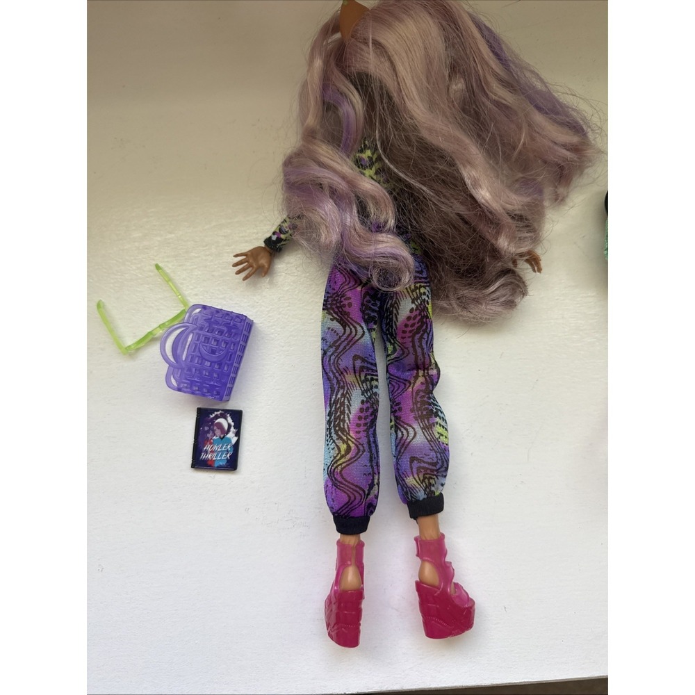 Monster High CLAWDEEN WOLF DOLL Scare-Adise Island 11" w/ accessories USED - Picture 2 of 3